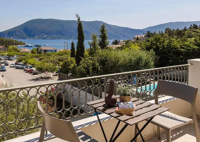 Isalos By Vintage Travel * 피스카던